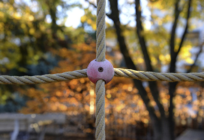 Kostenloses Foto: Detail eines Klettergerüstes - pixelio.de